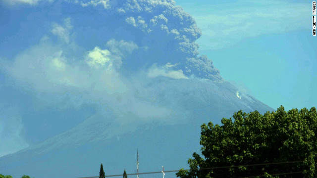 Miles de evacuados por erupción de volcán en Nicaragua