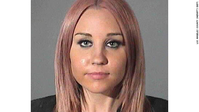 Amanda Bynes dice que el policía que la arrestó la acosó sexualmente