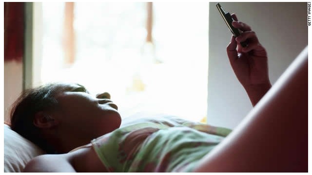 El "sexting" entre jóvenes acompaña otras conductas sexuales de riesgo