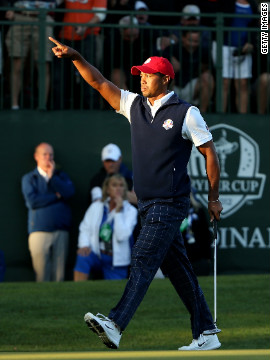 Tiger Woods makes birdie on the 16th hole in Friday's afternoon matches.