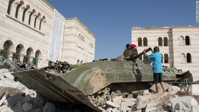 Miles de personas huyen ante la demolición de casas en ciudad de Siria