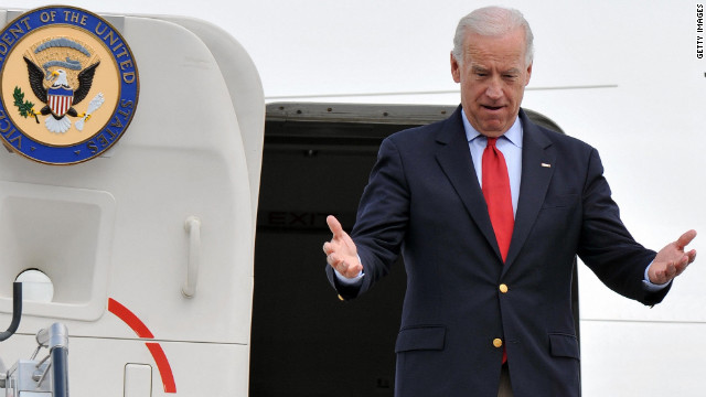 'Queasy stomachs' as Biden plane aborts landing
