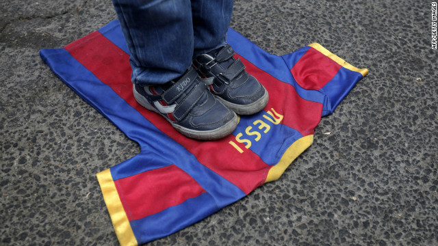 Barcelona's decision to invite a former captured Israeli soldier Gilad Shalit to the El Clasico clash was met with protests in Palestine.