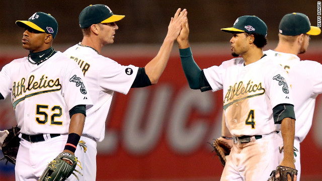 A's, Giants win to stay alive in MLB playoffs