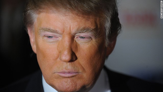 Promotor inmobiliario y empresario Donald Trump asiste a "The Celebrity Apprentice" final de temporada en el Museo Americano de Historia Natural de Nueva York en 2009.  Trump produce y protagoniza "The Apprentice" y "The Celebrity Apprentice". <br/>