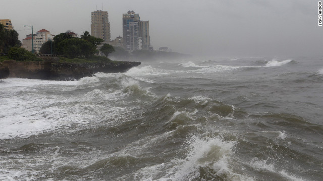 Sandy podría fusionarse con un frente invernal y causar más daños en EE.UU.