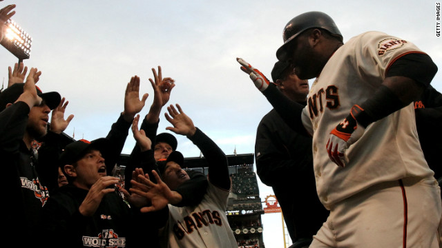 Giants' Sandoval ties World Series record with three home runs in game