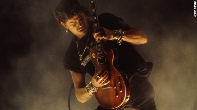 Slash performs onstage at the 1995 MTV Video Music Awards in Los Angeles, California.