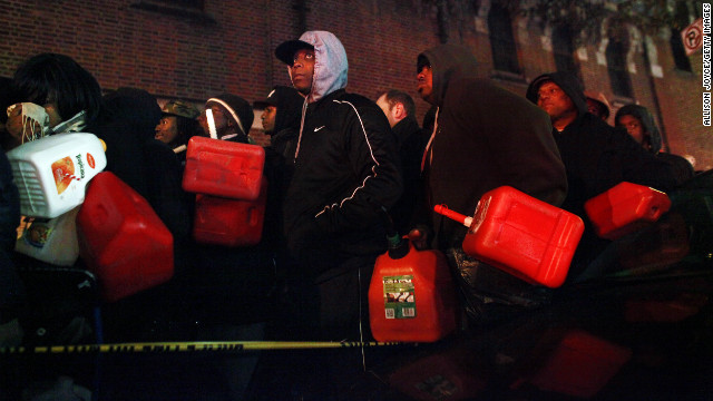 Crowds wait for free gas on Saturday, November 3, at the Bedford Avenue Armory in Brooklyn, New York. 