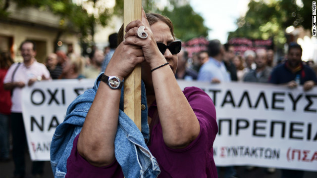 Journalists attend a protest in Athens on November 5, 2012, as public transport and media workers begin a week of strikes.