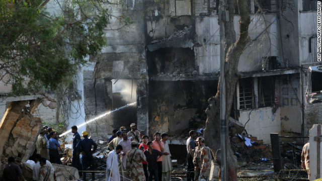 Car bomb kills 3, injures 18 outside Pakistani paramilitary HQ