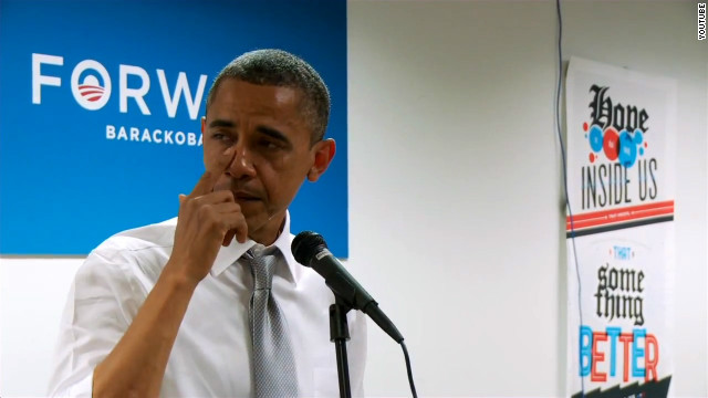 Obama deja fluir sus emociones al hablar con su personal de campaña