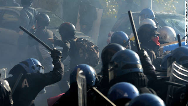 121114024230-eurozone-protests-rome-smoke-horizontal-gallery.jpg