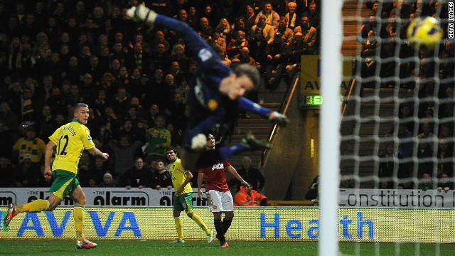  Norwich midfielder Anthony Pilkington heads the winning goal past Manchester United goalkeeper Anders Lindegaard.