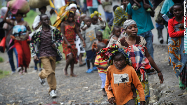Thousands of Congolese flee the town of Sake, 26km west of Goma, on November 22, 2012.