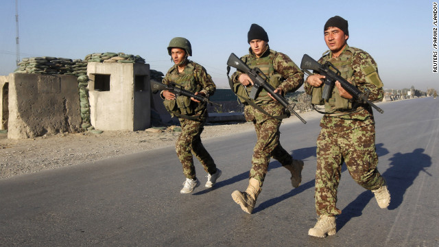 Ataques suicidas contra base militar de Estados Unidos en Afganistán