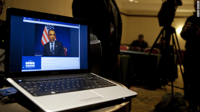 Obama takes fiscal cliff talk to Twitter