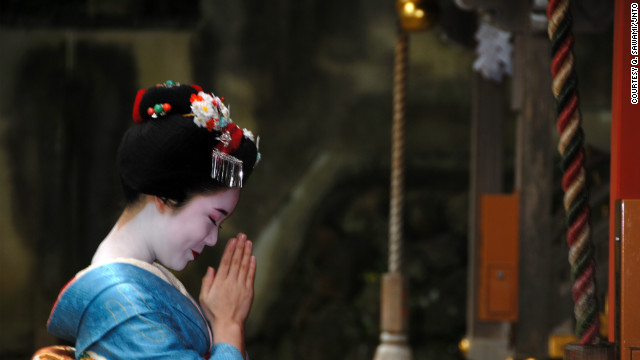 A maiko (apprentice geisha) rings a bell at a temple in Kyoto. As the clock ticks toward 2013, temples across the city will ring large bronze bells 108 times, a Buddhist tradition said to rid humans of earthly desires. 