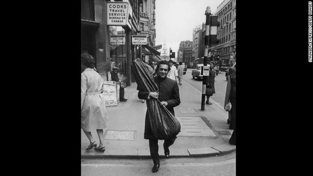 Shankar walks the streets of London with his sitar during a visit circa 1967.