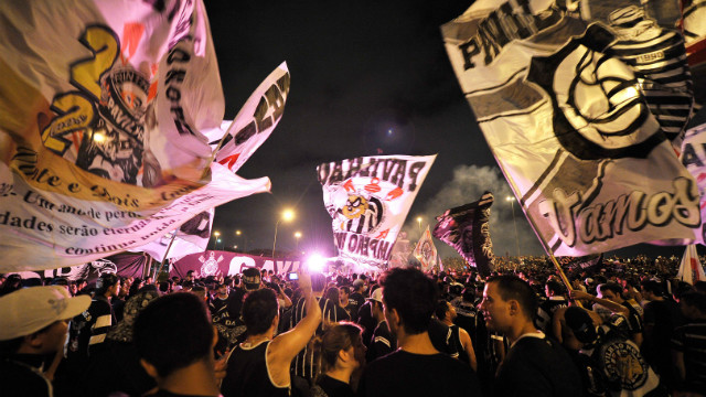 Some 15,000 Corinthians supporters waved banners, set off fireworks and blocked roads at Sao Paulo's main airport as the team set off for Japan. 