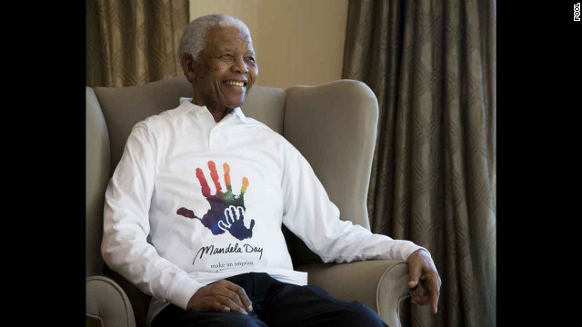 Mandela meets in 2009 with international children as part of his 46664 Foundation.