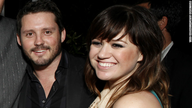 Kelly Clarkson is engaged