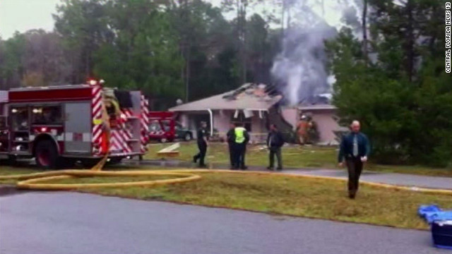 Small plane crashes into Florida house