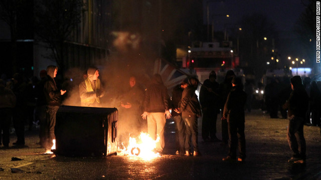 Loyalist protesters burn debris on the lower Newtownards road in Belfast, Northern Ireland on January 5, 2013.