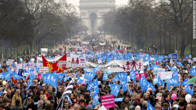 Miles de personas protestan en Francia contra la legalización de matrimonios del mismo sexo