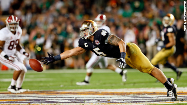 Te'o attempts to make a play on the ball against the Alabama Crimson Tide during the 2013 Discover BCS National Championship game on January 7 in Miami Gardens, Florida.