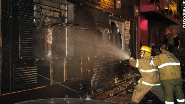 Al menos 233 muertos deja un incendio en una discoteca en Brasil