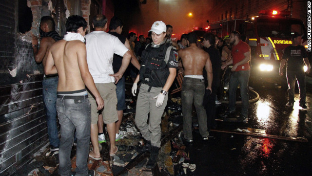 Los caóticos momentos del incendio en la discoteca en Santa María, Brasil