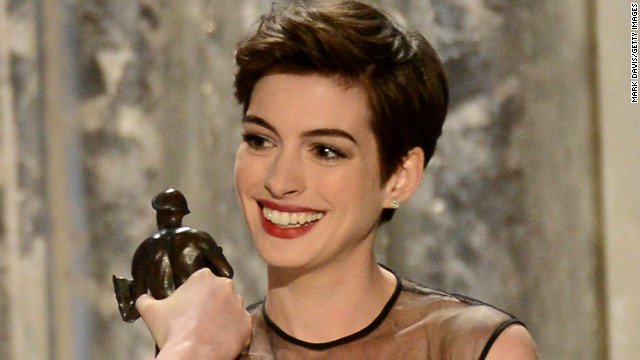 Anne Hathaway nabs first SAG win