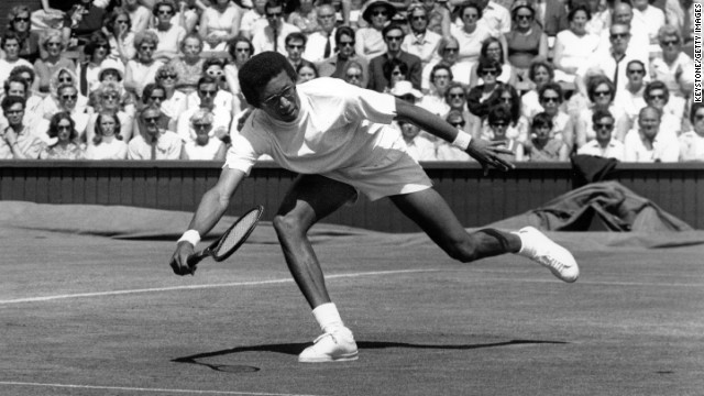 Arthur Ashe lucho contra el racismo en su país durante y despues de ser tenista.
