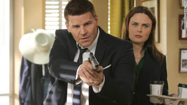  David Boreanaz and Emily Deschanel) star in the Fox series 