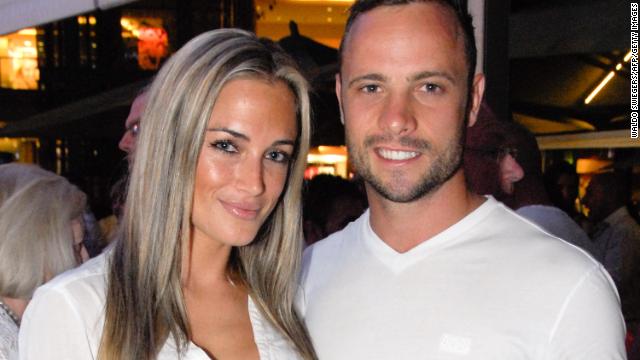 Acusan a Oscar Pistorius del asesinato premeditado de su novia Reeva Steenkamp