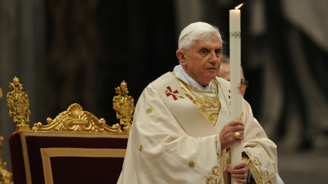 Benedicto XVI analiza anticipar el cónclave que elegirá a su sucesor