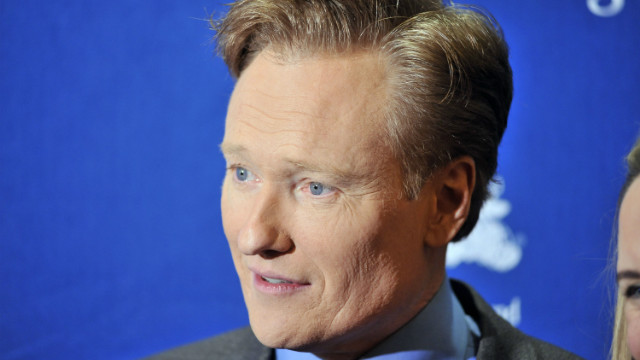 Funny money: Conan raffles brunch for Sen. Franken