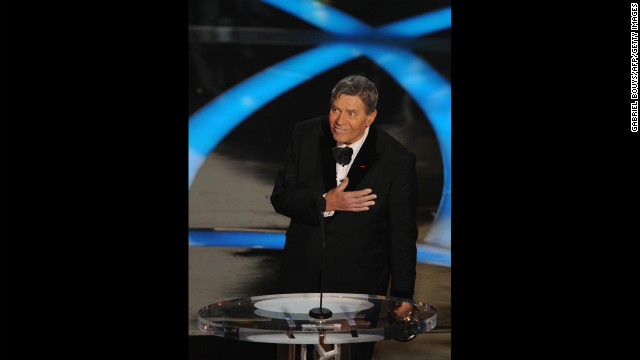 Third-time host Jerry Lewis had to resort to improvisation when he hosted the 1959 Academy Awards alongside Bob Hope, David Niven, Sir Laurence Olivier, Tony Randall and Mort Sahl. <a href='http://www.youtube.com/watch?v=VE9XmZDIjXg' >The show ended early</a>, leaving Lewis to fill 20 minutes of airtime by bringing stars on stage and making them dance.