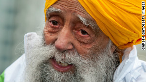 Fauja Singh smiles after completing the 10-kilometer run during the 2013 Hong Kong Marathon on Sunday.