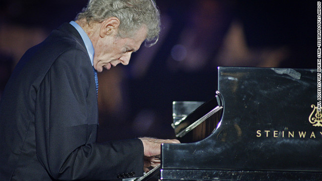 Classical pianist Van Cliburn dead at 78