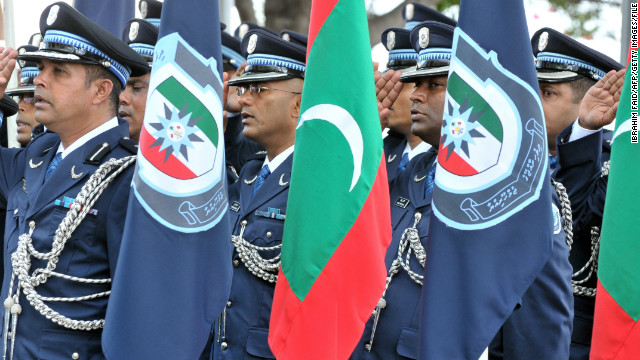 Una adolescente de Maldivas enfrenta un castigo de 100 latigazos por fornicación
