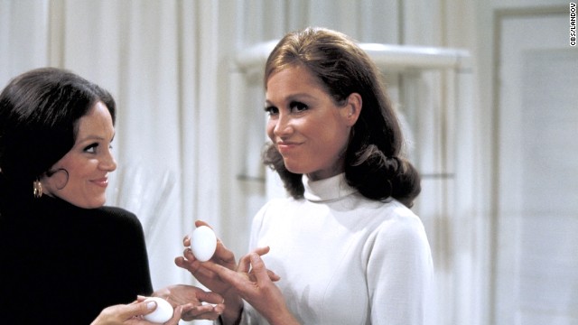 Valerie Harper will stop by "<a href='http://piersmorgan.blogs.cnn.com/'>Piers Morgan Live</a>" on Tuesday in a prime-time exclusive. The actress, who played Mary Richards' best friend, Rhoda Morgenstern, on "The Mary Tyler Moore Show," recently revealed to <a href='http://www.people.com/people/article/0,,20679402,00.html' >People</a> magazine that she has terminal brain cancer. The following is a celebration of some of TV's other most beloved sidekicks: