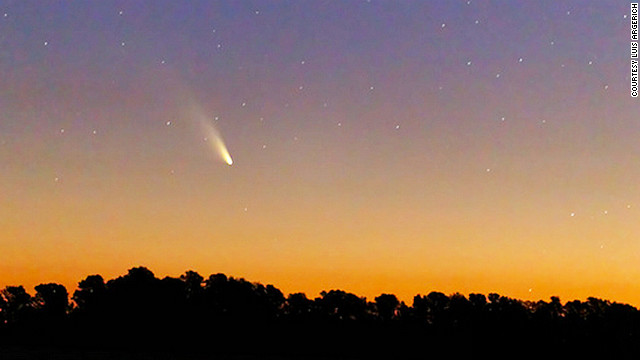 Echa un vistazo al cielo y busca al cometa Pan-STARRS junto a la Luna