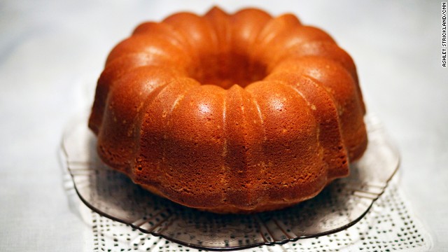 Sour cream pound cake: a simple, sweet tradition