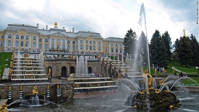 Reached by hydrofoil boat from a pier opposite the Winter Palace, the Grand Peterhof Palace and Grand Cascade are at the center of the World Heritage-listed ensemble of gardens and palaces that is Peterhof. Laid out in accordance with Peter the Great's wishes, the complex was completed in 1725 and is in many ways reminiscent of Versailles.