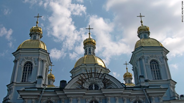 St. Nicholas Naval Cathedral contains memorials to lost seamen and naval heroes, including those who died when the nuclear submarine Komsomolets sank in 1989. The interior portrays important episodes in Russian naval history.