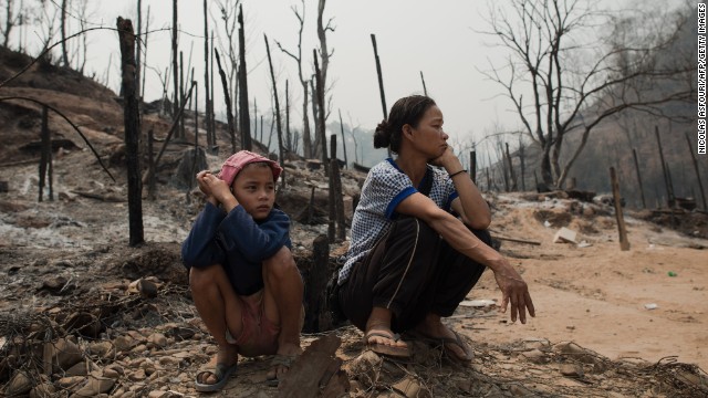 Decenas de muertos en el incendio de un campo de refugiados en Tailanda