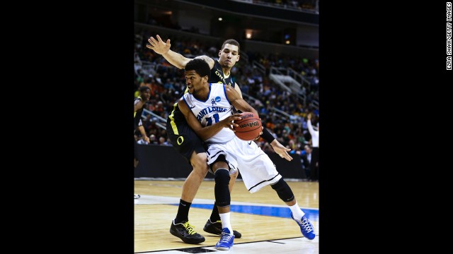 Dwayne Evans of Saint Louis, front, drives on Waverly Austin, back, of Oregon on March 23.