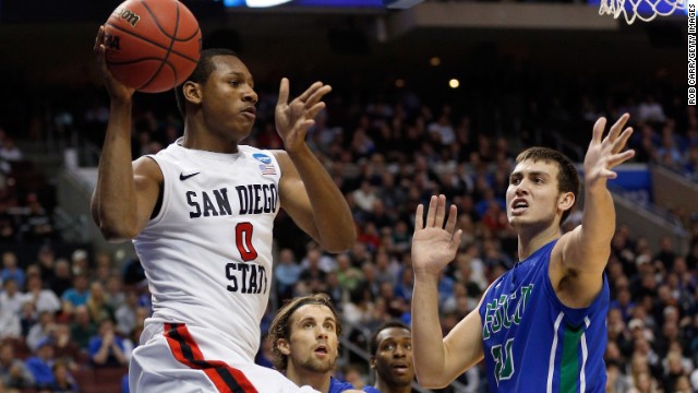 Skylar Spencer of San Diego State passes the ball past Chase Fieler of Florida Gulf Coast on March 24.